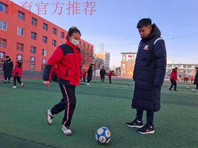 五人制足协杯组委会开展“国际志愿者日”进校园活动 五人制足协杯组委会开展“国际志愿者日”进校园活动